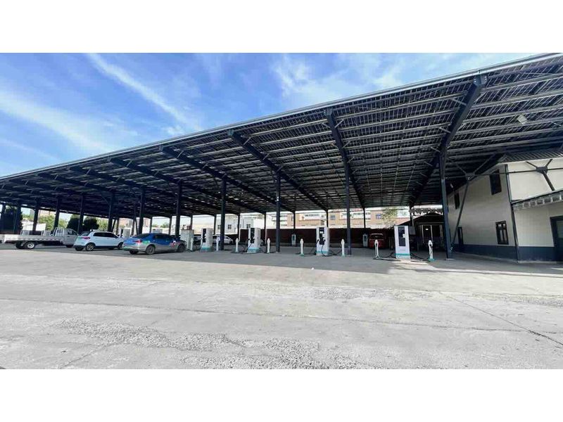 古龍超級快充站